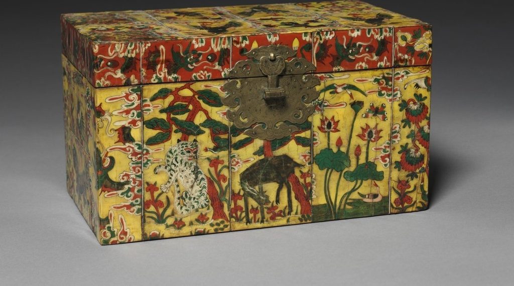 Box with Painted Oxhorn