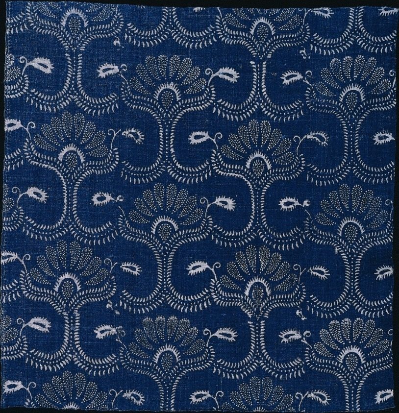 Loom width with Stylized Leaf Design