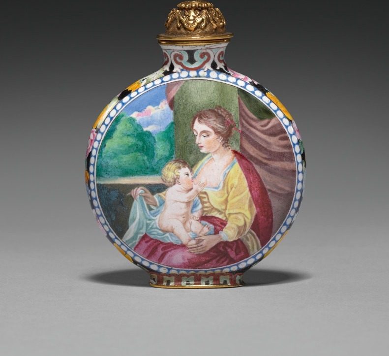 Snuff Bottle with European Figures