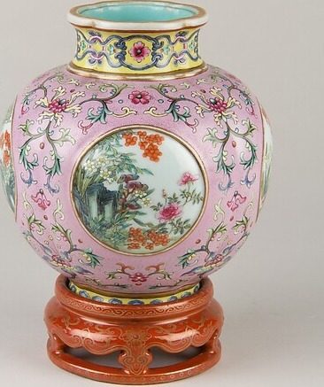 Vase with openwork pattern of flowers
